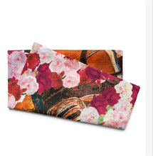 Load image into Gallery viewer, SHERO WEAR Hand towel
